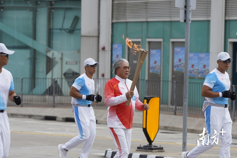 香港金紫荆广场，十五运会火炬传递现场。